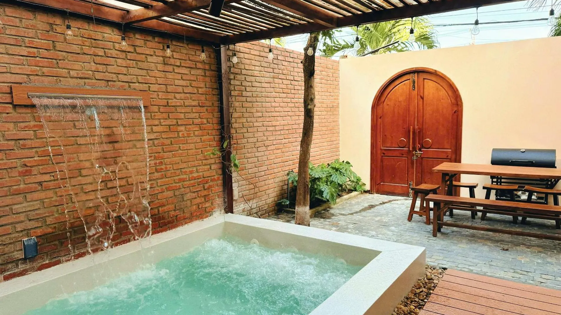Cherish Villa Near Beach With Jacuzzi Pool And Bbq Garden Da Nang Vietnam